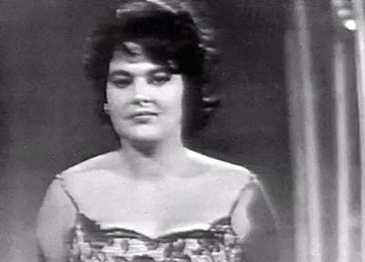 Maysa canta Meu Mundo Caiu, em TV japonesa.
