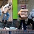 Violência na Inglaterra: de reino, unido não tem nada? O mundo está perplexo com os fatos acontecidos no Reino Unido. A bela Inglaterra está em pânico diante do caus!...