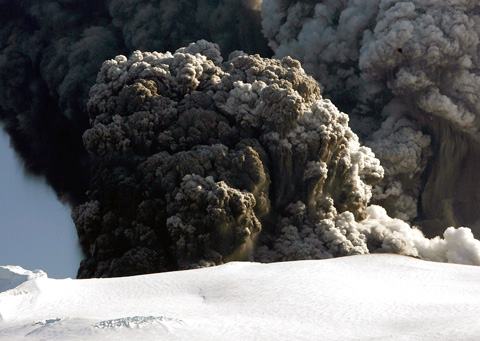 Eyjafjallajokull-geleira-fumaca