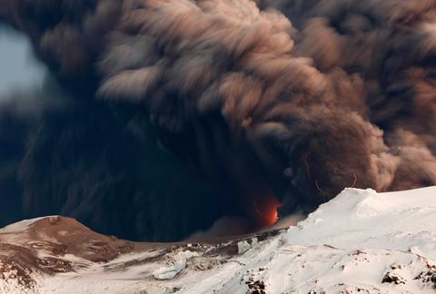 Eyjafjallajokull-lava-raios