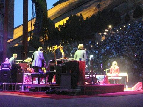 Norah-Jones-red-rock-palco