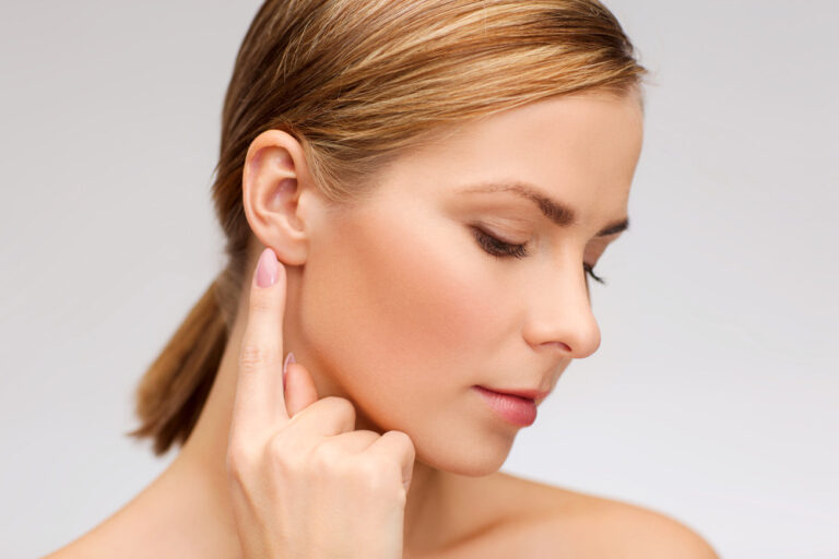 Entenda como é feita a cirurgia plástica na orelha e quem pode fazer