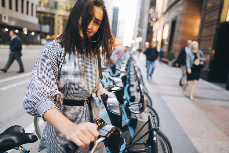 4 motivos para abandonar o carro e ir trabalhar de bike